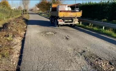 Banorët në fshatin Bilaj në Krujë ankohen për rrugën e dëmtuar nga kompania e ndërtimit, kërkojnë ndërhyrjen e qeverisë (VIDEO