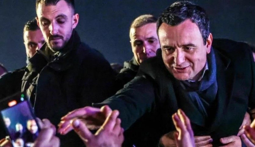 BBC: Partia qeverisëse e Kosovës fiton zgjedhjet pas muajsh bllokimi politik, Albin Kurtit i hapet rruga e mandatit të tretë