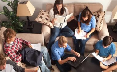 Adoleshentë shqiptarë “dembelë” ushqehen mirë, por 75% bëjnë jetë sedentare