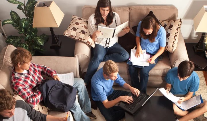 Adoleshentë shqiptarë “dembelë” ushqehen mirë, por 75% bëjnë jetë sedentare