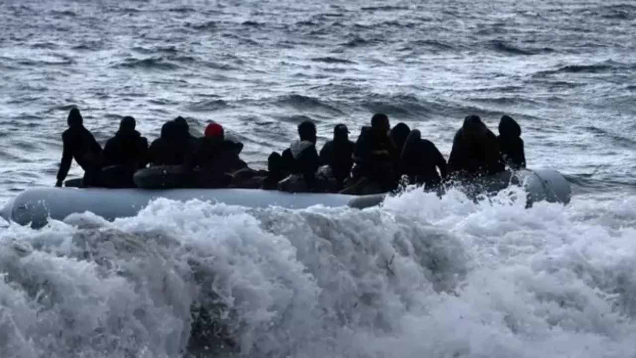 Tragjedia me 18 të vdekur nga fundosja e anijes në Kretë  Nis transportimi i trupave në një qytet tjetër  shkak mungesa e hapësirës në morg