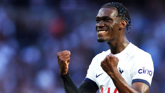 Tronditet futbolli anglez/ Mesfushori Iv Bisuma pezullohet nga klubi, zbulohet arsyeja