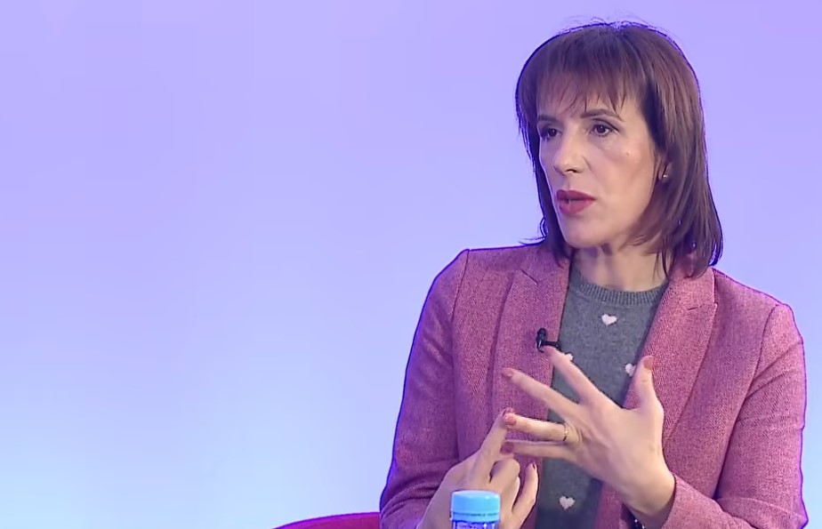 Skandalet te AKSHI, gazetarja Klodiana Lala jep detaje: Gerond Meçe u rrëmbye poshtë banesës nga persona me uniformë dhe logo të BKH! Në SPAK i nxorën videon