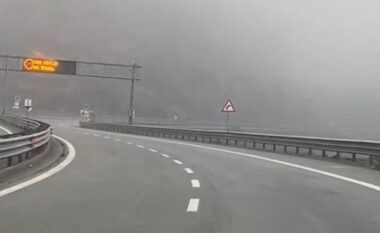 Prej një muaji Rruga e Kombit e mbuluar nga mjegulla