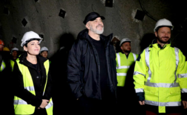 Ka rënë dakord me Ramën/ Berisha publikon pjesë  nga përgjimet Balluku-Berberi: Merru me këto se do më çmënde, sqaroji atij…