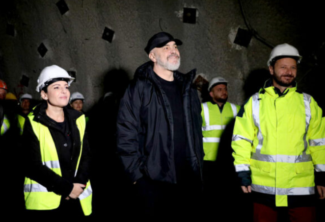 Ka rënë dakord me Ramën/ Berisha publikon pjesë  nga përgjimet Balluku-Berberi: Merru me këto se do më çmënde, sqaroji atij…