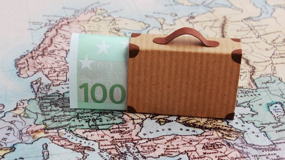 Paratë që emigrantët sollën në shtëpi arritën rekordin e 817 milionë eurove në periudhën janar-shtator