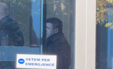 Akuza për “shpërdorim detyre”, Elvis Roshi paraqitet në SPAK