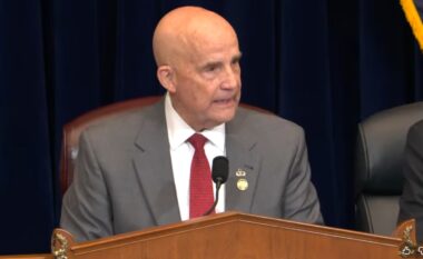 Kongresmeni amerikan flet për Shqipërinë: Shqetësuese, 200 mijë çështje të pazgjidhura, qytetarët në pritje, të rishqyrtohet nëse Reforma në Drejtësi po funksionon