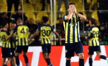 Thellohet skandali i basteve në Turqi/ Arrestohen lojtarët e Gallatasarajit dhe Fenerbahçes, 27 futbollistë luajtën skuadrat në skedinë dhe…
