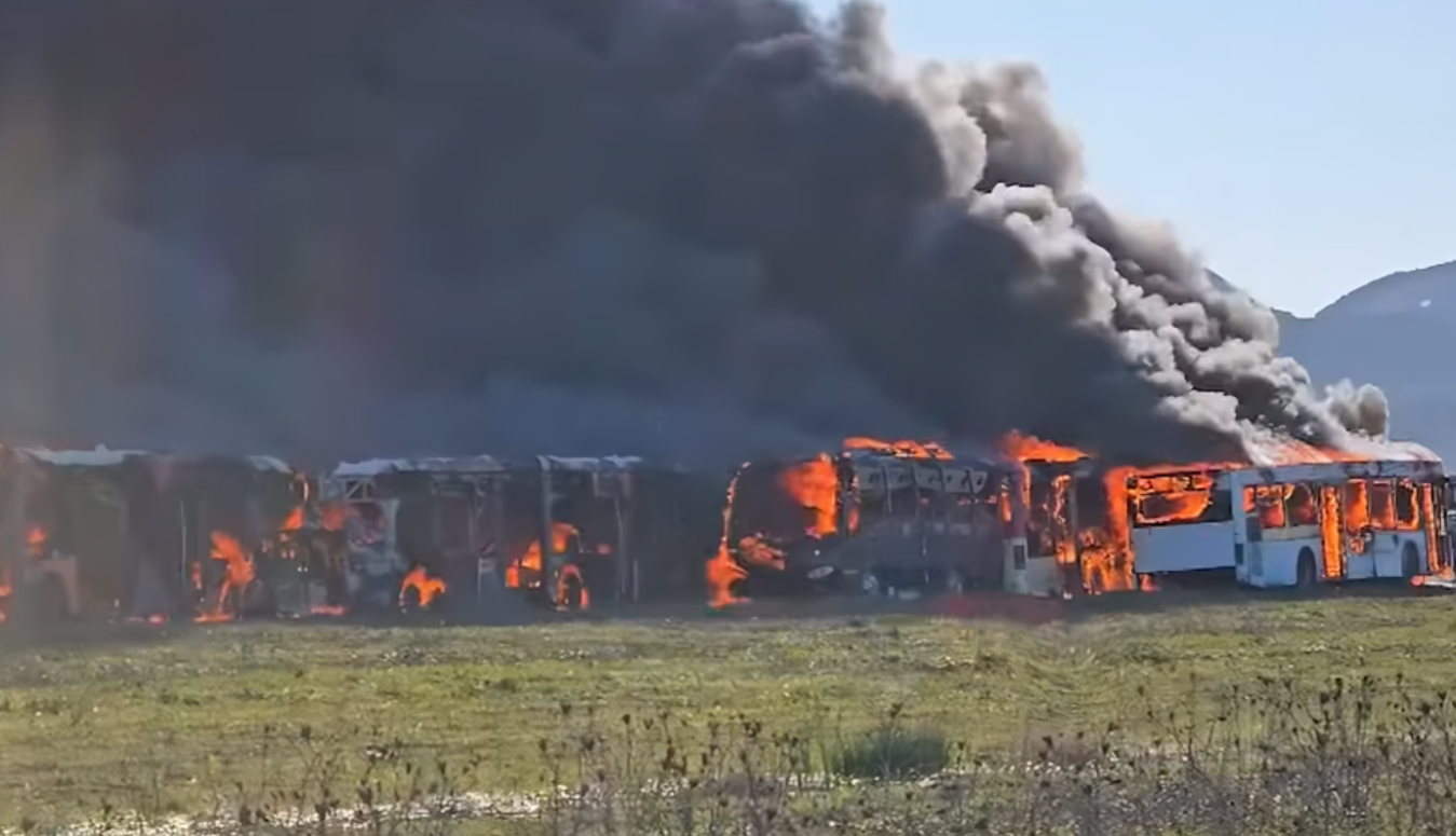 Zjarri në parkun e autobusëve në Durrës, policia jep detaje