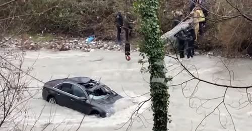 Dyshohet se e mori rrjedha e përroit, vijojnë kërkimet për gjetjen e 30-vjeçarit, Jurgen Karaj