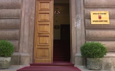 Pas 7 orësh, përfundon seanca në Kushtetuese për rritjen e rrogës së gjyqtarëve, trupa gjykuese tërhiqet për vendim