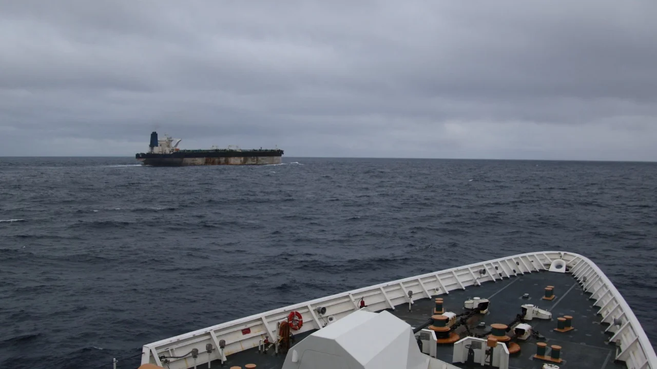 Cisterna e sekuestruar nga SHBA ja  vjen reagimi i ashpër i Rusisë  Askush s ka të drejtë të përdorë forcë ndaj anijeve të huaja