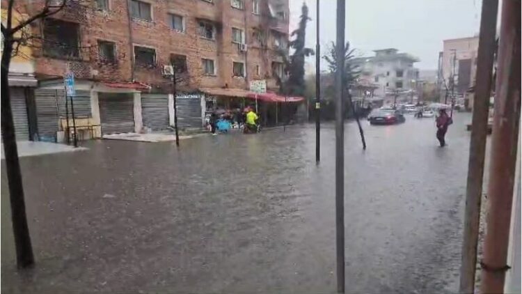 Kush është 54-vjeçari që humbi jetën nga përmbytjet në Durrës (EMRI)