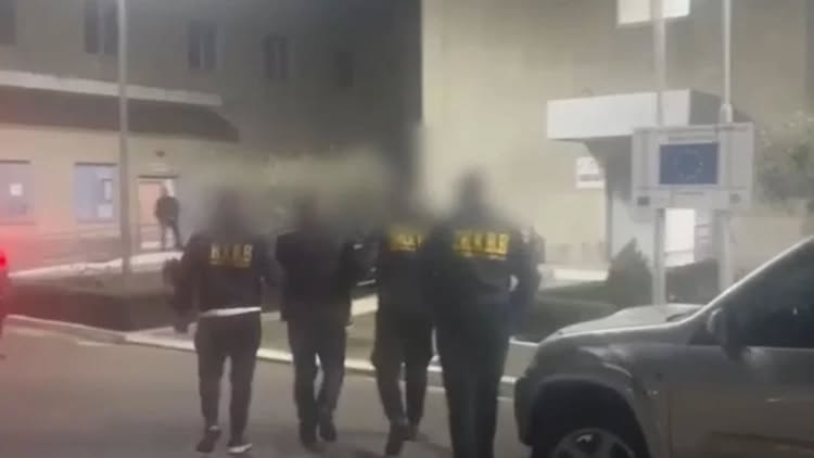 Fusnin lëndë narkotike në qeli/ Prokuroria kërkon burg për policin dhe 2 të tjerë, zbardhet skema (EMRAT)