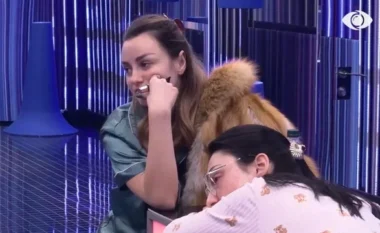 Plas keq mes Inës dhe Stelinës: Ti mohon babain tënd, shko puthu nga “Myslym Shyri” me çunat