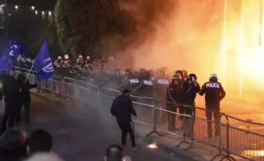 Protestë e PD para Kryeministrisë, policia bllokon disa rrugë në Tiranë: Thirrje qytetarëve të distancohen nga aktet e paligjshme