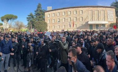 “Kundër hajdutërisë”, Lapaj njofton protestën e rradhës: Protestojmë masivisht për dorëheqjen e Ramës