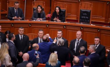 “Mos provoko qytetarët”/ Berisha në Kuvend: Po të jetë burrë, le të vijë Rama, mos të fshihet