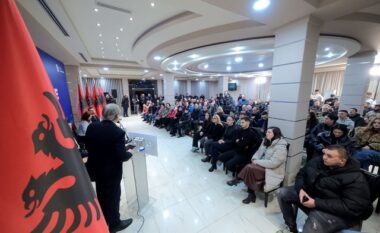 “Ata që besojnë se regjimi përmbyset me votë, mashtrojnë veten”, Berisha: Dy biznesmenë u morën peng që tenderët e AKSHI-t t’i merrte baxhanaku i Ramës