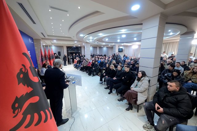 “Ata që besojnë se regjimi përmbyset me votë, mashtrojnë veten”, Berisha: Dy biznesmenë u morën peng që tenderët e AKSHI-t t’i merrte baxhanaku i Ramës