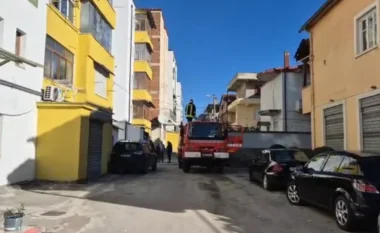 E rëndë në Korçë/ Banesa iu përfshi nga flakët, ndërron jetë e moshuara (EMRI)