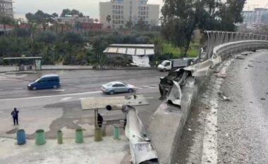 Aksidenti i rëndë në Durrës/ Me shpejtësi skëterrë, shoferi mori para barrierat anësore dhe “fluturoi” për 300 metra
