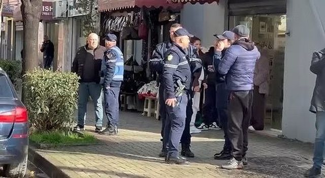 U plagos duke tentuar të shuante sherrin mes babait dhe vajzës, 35-vjeçari dërgohet te Trauma në gjendje të rëndë