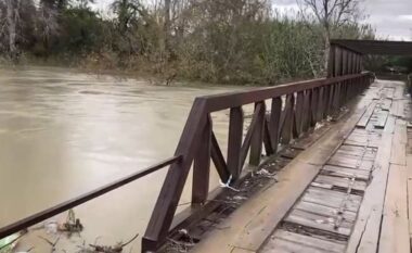 U rrezikohet jeta nga prurjet e lumit Erzen, 500 personave në Sukth u kërkohet evakuim urgjent