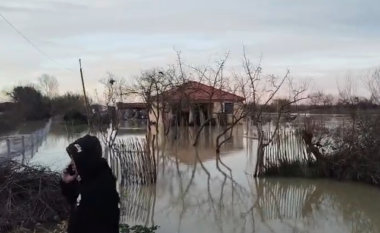 Lumi Seman çan argjinaturën, 20 banesa dhe qindra hektarë tokë bujqësore nën ujë