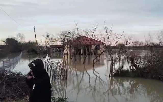 Lumi Seman çan argjinaturën, 20 banesa dhe qindra hektarë tokë bujqësore nën ujë