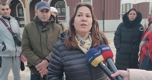 “Jemi të rrethuar nga tubat e ujërave të zeza”/ Përmbytjet në Durrës, banorët dalin sërish në protestë: Hera e 3 që përmbytemi, asnjë dëmshpërblim