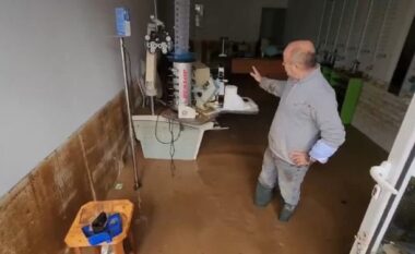 Dhjetëra dëmtime nga uji, qytetarët në Gjirokastër: Na u shkatërrua çdo gjë