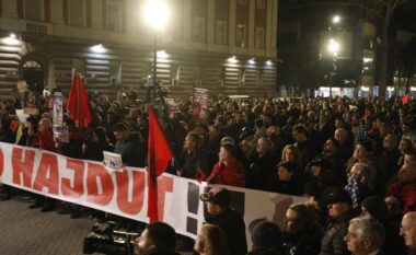 Pas rreth 2 orësh mbyllet protesta e “Shqipëria Bëhet”, Lapaj: Kjo është betejë mes qytetarëve dhe një pakice që vjedh