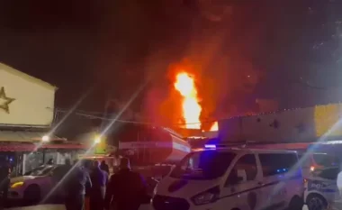 Flakët përfshijnë magazinën tek tregu i rrobave të përdorura në Tiranë/ Kërkohet e ndihma e ushtrisë dhe zjarrfikësve të Elbasanit dhe Vorës