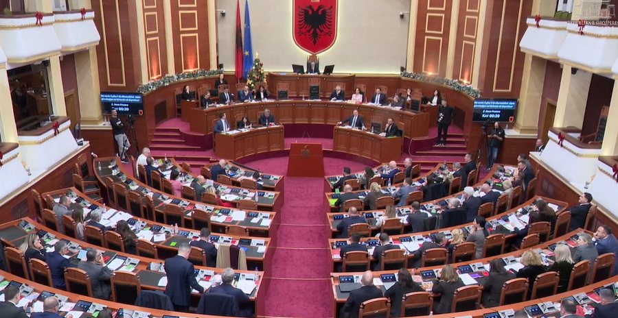 PS njoftoi seancë plenare nesër për Bordit e Paqes për Gazën, PD: Nuk jemi njoftuar nga Peleshi