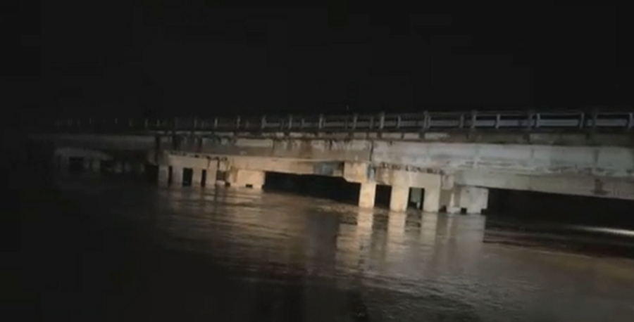 Vjosa del nga shtrati, banorët refuzojnë të largohen: Do qëndrojmë këtu, kemi mallin