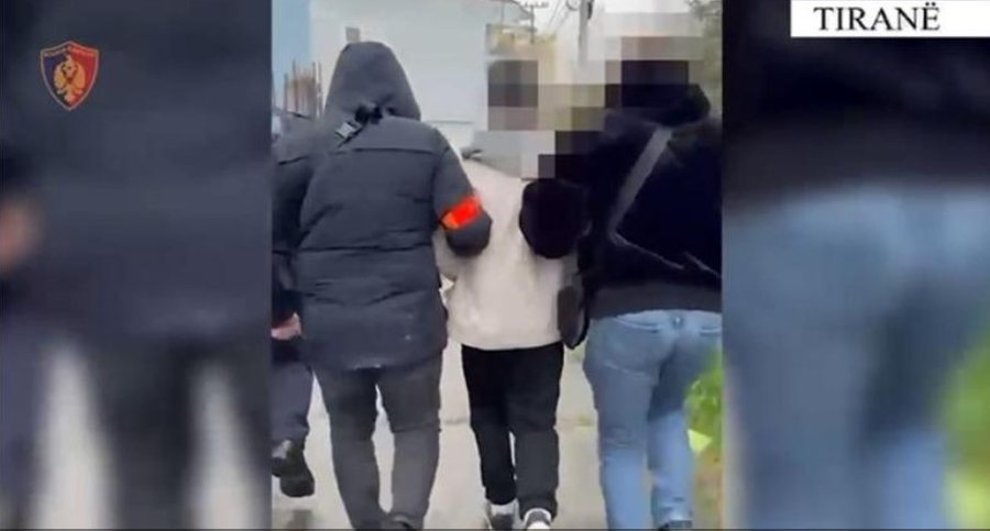 Vodhi nën kërcënimin e thikës një market në Tiranë  arrestohet  skifteri  40 vjeçar