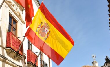 Spanja “noton” kundër rrymës Europiane, miraton dekretin për të legalizuar 500 mijë emigrantë pa dokumente