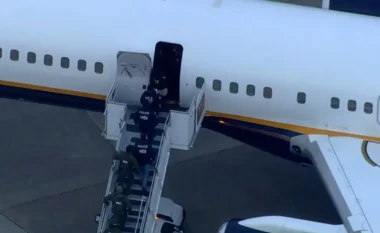 U arrestuan nga forcat amerikane, Nicolas Maduro dhe bashkëshortja e tij mbërrijnë në bazën ushtarake të Nju Jorkut