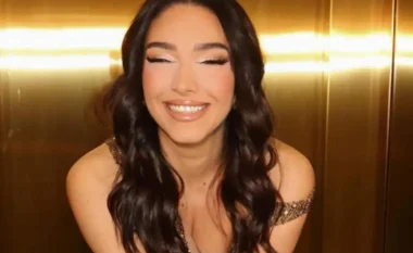 ‘Tajm Kastrati’/ Jonida Vokshi bëhet sërish ‘meme’, gafa e madhe gjatë prezantimit