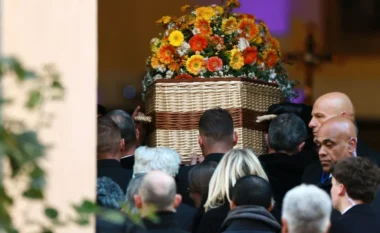 Brigitte Bardot varroset në Saint-Tropez: Djali që ajo e urrente dhe e krahasonte me një tumor gjithashtu i bëri homazhe asaj