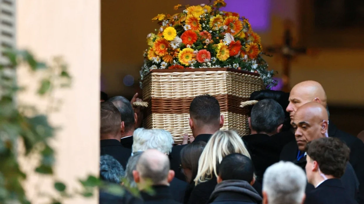 Brigitte Bardot varroset në Saint Tropez  Djali që ajo e urrente dhe e krahasonte me një tumor gjithashtu i bëri homazhe asaj