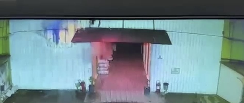 VIDEOJA E FRIKSHME/Ja si nisi zjarri mbrëmë te “5 Maji” në Tiranë