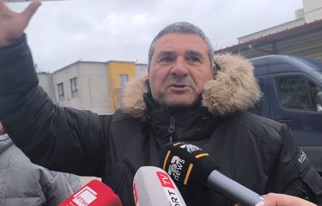  Nuk na i siguronin dyqanet   Zjarri i te  5 Maji   pronari i një prej magazinave  Dëmi  200 mln lekë  Faji është i  