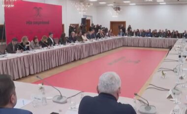 Berisha ftoi forcat politike në një tryezë, ja emrat që marrin pjesë në mbledhjen e opozitës. Refuzuan…