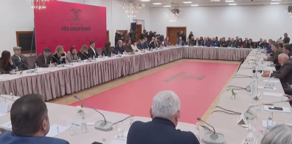 Berisha ftoi forcat politike në një tryezë  ja emrat që marrin pjesë në mbledhjen e opozitës  Refuzuan 