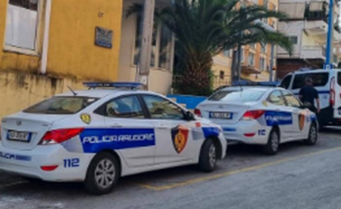 Zbulohet “shtëpia e barit” në Sarandë/ Bie në pranga një person për kultivimin e 250 rrënjë k*nabisi