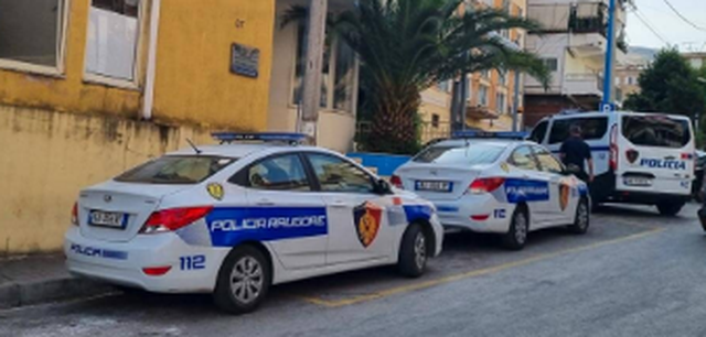 Zbulohet “shtëpia e barit” në Sarandë/ Bie në pranga një person për kultivimin e 250 rrënjë k*nabisi